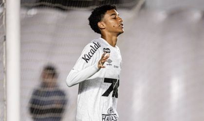 Robinho Jr, do Santos, em aquecimento