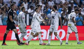 Brasileirão: Rollheiser decide no fim, Santos vence o Palmeiras e sai do Z4