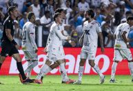Brasileirão: Rollheiser decide no fim, Santos vence o Palmeiras e sai do Z4