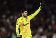 Rossi comete falha bizarra em Fluminense x Flamengo pelo Brasileirão; veja