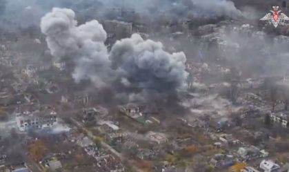 Rússia divulga vídeo de ataque aéreo em vila na Ucrânia