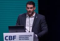 Presidente da CBF detalha implementação de impedimento semiautomático