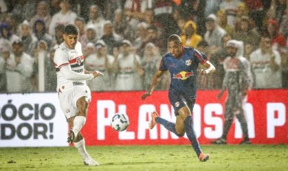 Com gol de pênalti, Red Bull Bragantino vence São Paulo no Brasileirão