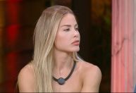 "A Fazenda": Galisteu chama atenção de Saory e ameaça expulsão