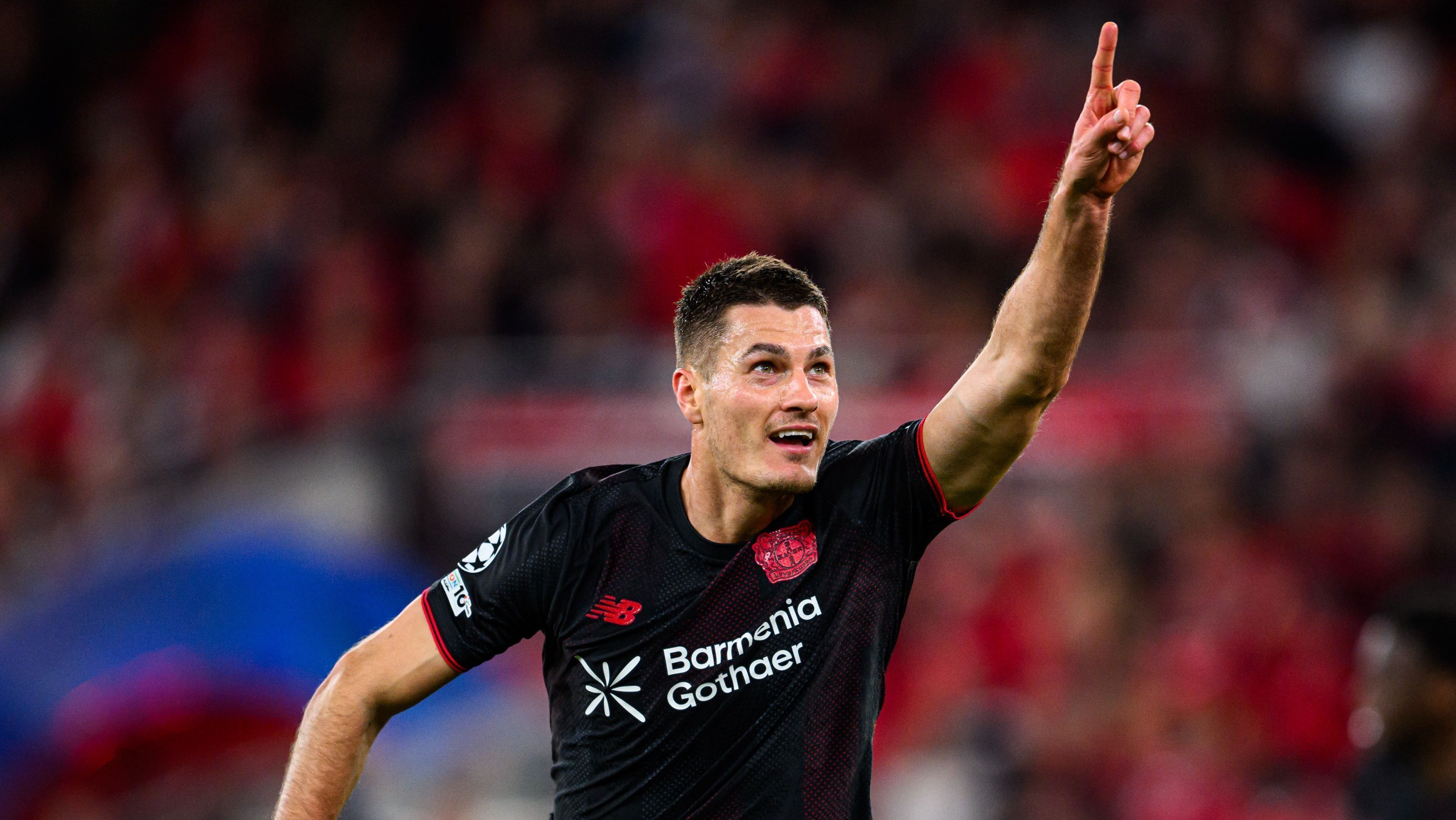 Patrick Schick, do Bayer Leverkusen, comemorando seu gol contra o Benfica, pela Champions League