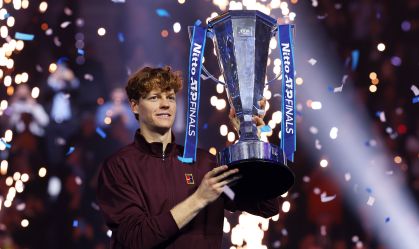 Jannik Sinner bate Carlos Alcaraz e é campeão do ATP Finals