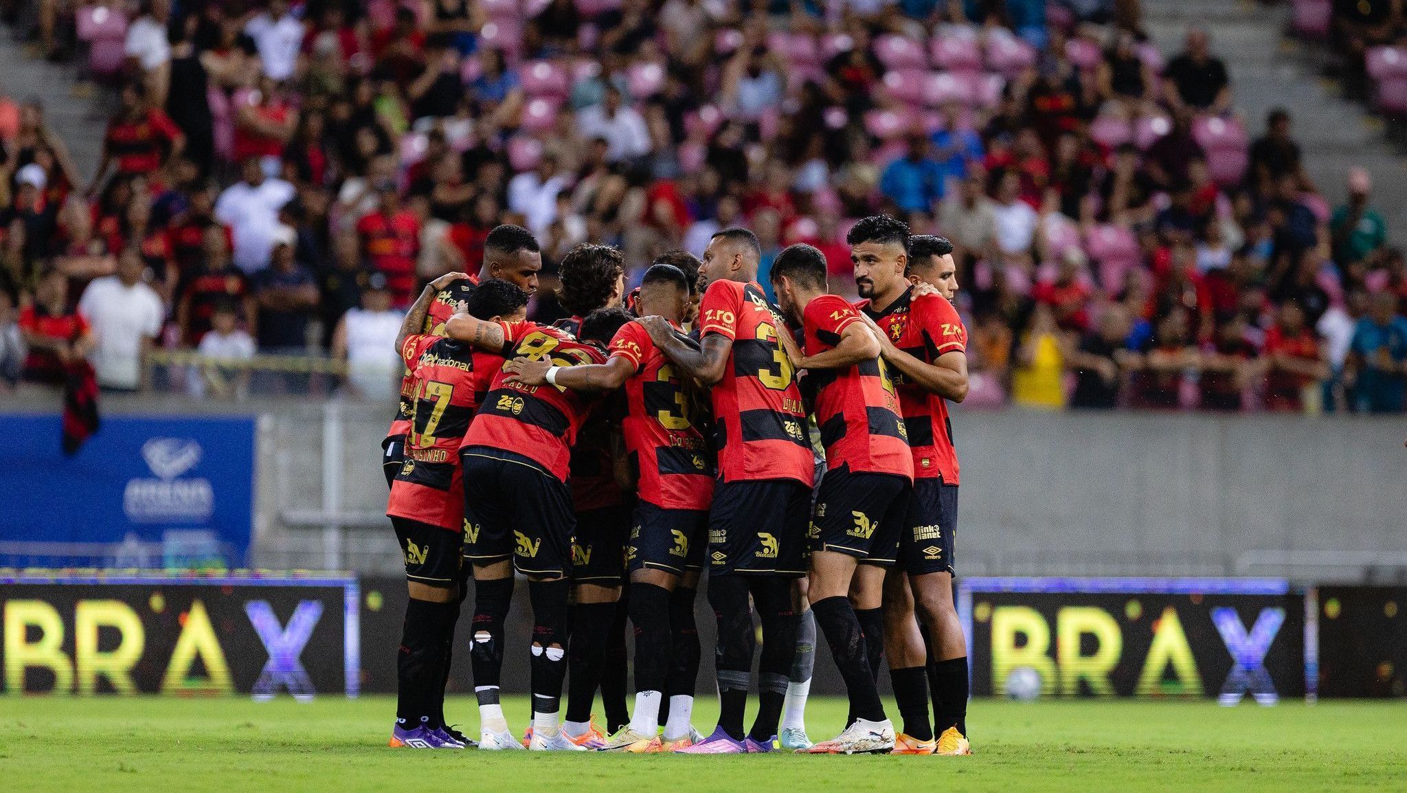 Equipe do Sport reunida em partida do Brasileirão