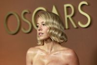 Sydney Sweeney posta ensaio nu para revista; veja