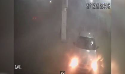 Vídeo: carro é arrastado durante fortes temporais em Santa Catarina