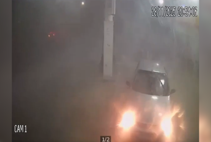 Vídeo: carro é arrastado durante fortes temporais em Santa Catarina