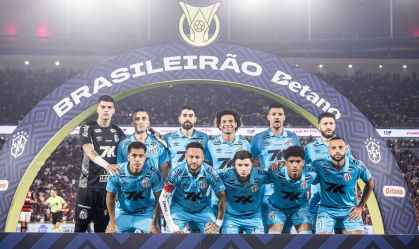 Time do Santos em partida contra o Flamengo