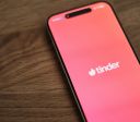 Reconhecimento facial no Tinder se torna obrigatório no Brasil; entenda