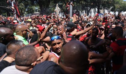 Festa do título da Libertadores do Flamengo tem princípio de confusão