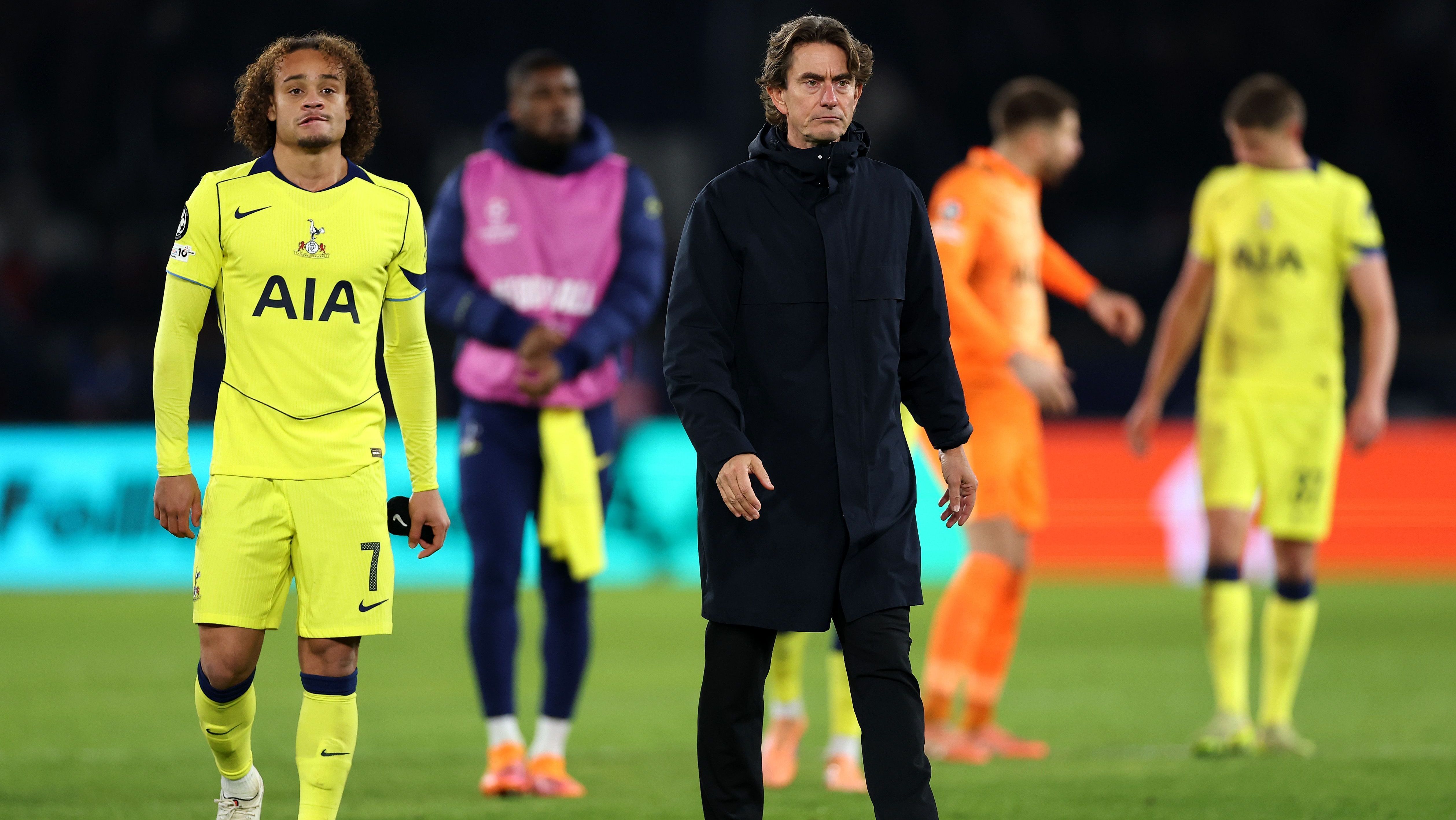 Xavi Simons e Thomas Frank, do Tottenham