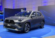 Toyota Yaris Cross chega ao Brasil com versão híbrida e preço de SUV médio