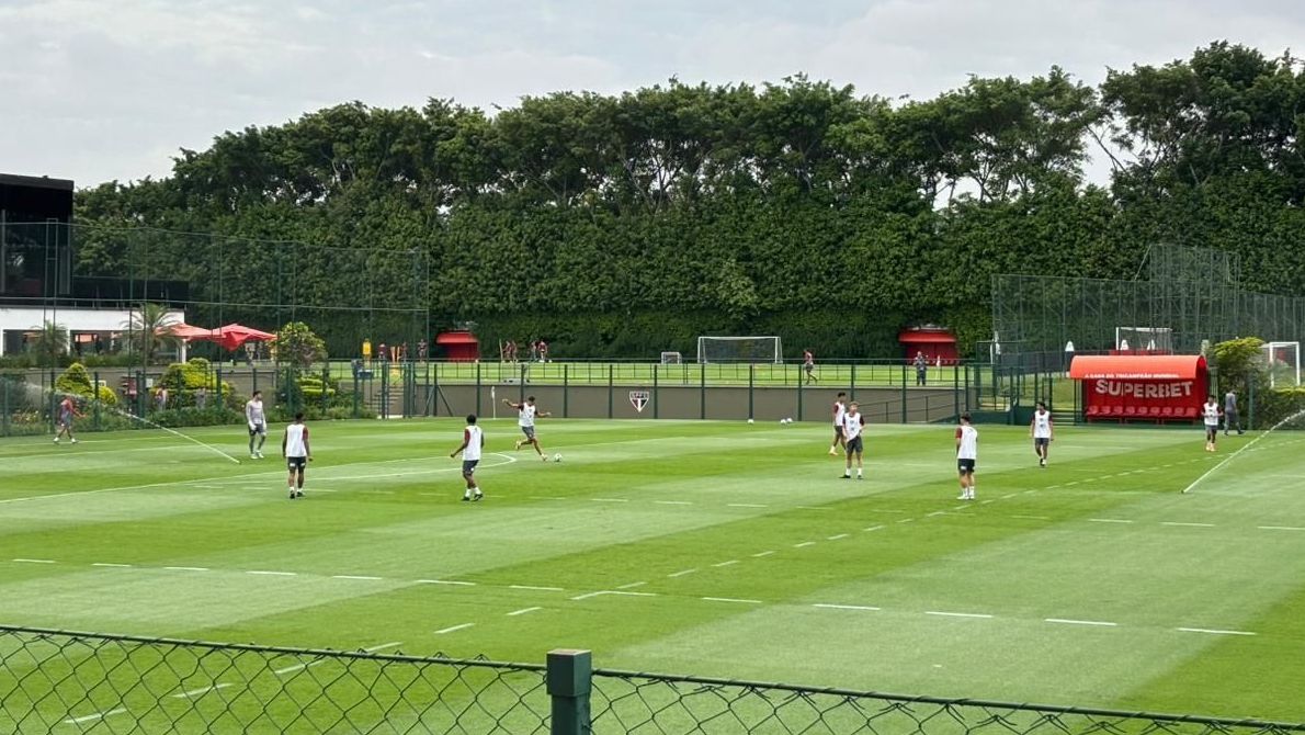 Elenco do São Paulo treina nesta sexta-feira (14) de olho no clássico com Corinthians