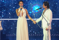"Três Graças": Sophie Charlotte canta com Roberto Carlos tema de Gerluce