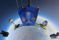 Lanús x Atlético-MG: taça e bola da final da Sul-Americana vão ao espaço