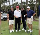 Após ameaça à Venezuela, Trump publica foto jogando golfe na Flórida