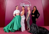 Kim Kardashian, Naomi Watts e mais vão à exibição de "Tudo é Justo" no Rio