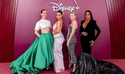 Kim Kardashian, Naomi Watts e mais vão à exibição de "Tudo é Justo" no Rio