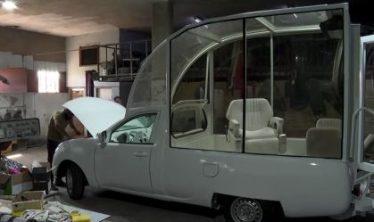 Papamóvel usado por Francisco vira clínica móvel para crianças de Gaza