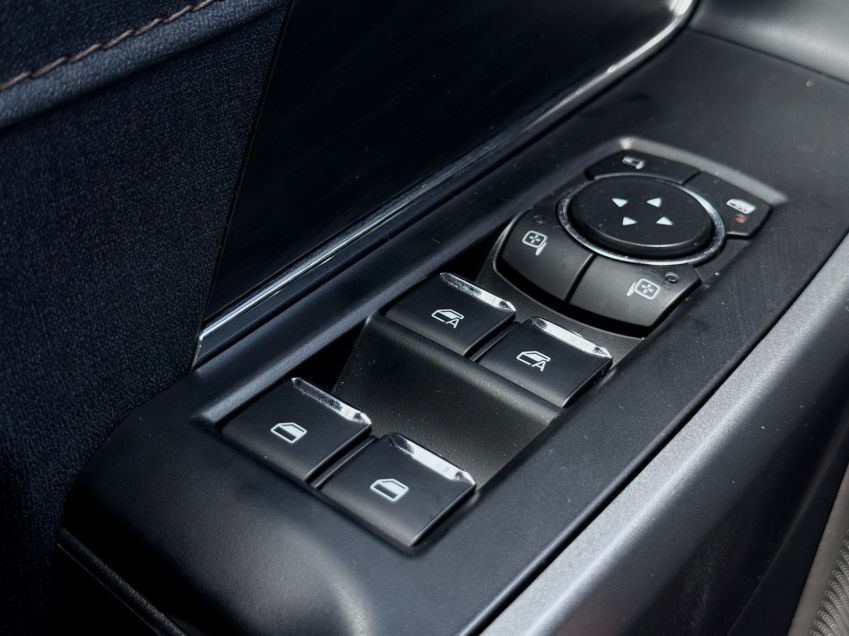 Vidros com sistema de um toque não está disponível para traseira • Rodrigo Barros/CNN Brasil