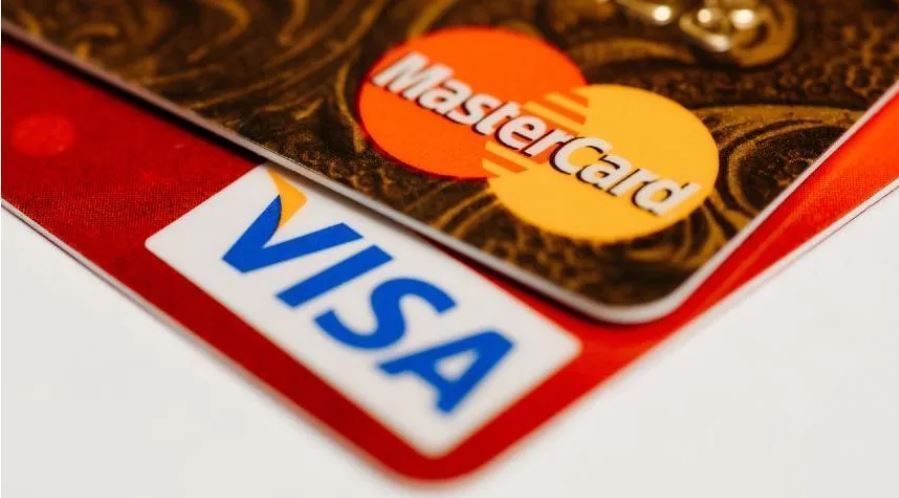 Imagem de destaque do post: Mastercard, Visa e Revolut perdem ação no Reino Unido