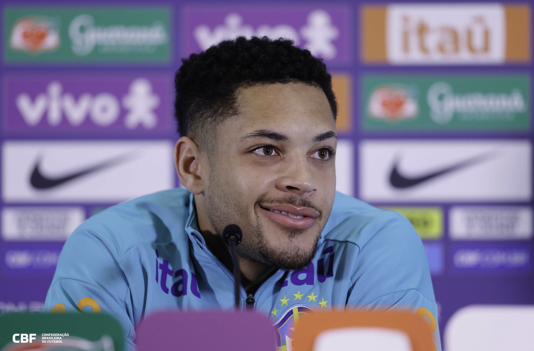 Vitor Roque concedeu coletiva de imprensa antes dos amistosos pela Seleção Brasileira