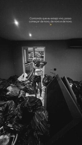 Vivi Noronha mostra roupas em sacos de lixo após término com Poze do Rodo • Instagram / Vivi Noronha