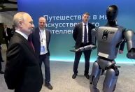 Vídeo mostra robô com inteligência artificial dançando para Putin