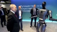 Vídeo mostra robô com inteligência artificial dançando para Putin