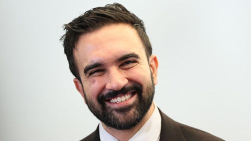 Candidato democrata à prefeitura de Nova York, Zohran Mamdani, conversa com a imprensa após um "encontro informal com a população"