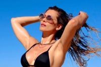 Lívia Andrade posta fotos em praia do Nordeste: "Férias ativar"