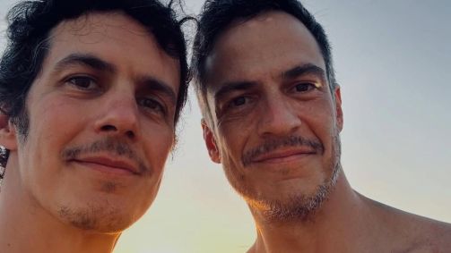 Semelhança entre Mateus Solano e irmão viraliza: 'Parecem gêmeos'