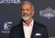 Mel Gibson anuncia fim da relação de 9 anos: "Abençoados com filho"