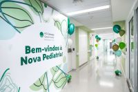 Cães resgatados viram terapeutas para crianças em tratamento de câncer