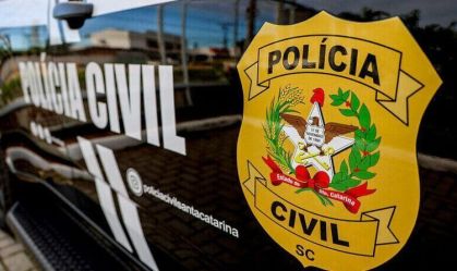 Homem é preso suspeito de incitar filho a matar mãe para obter guarda em SC