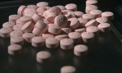 EUA e Reino Unido firmam acordo para isentar tarifas sobre medicamentos