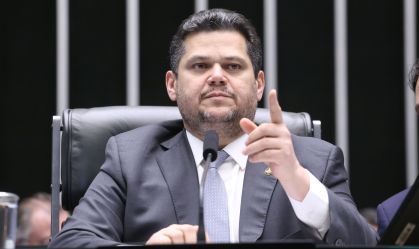 Alcolumbre faz apelo por união no Congresso sem "debates eleitorais"