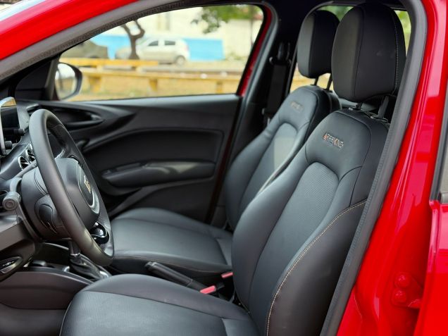 Bancos contam com inscri&ccedil;&atilde;o &ldquo;Trekking" &bull; Rodrigo Barros/CNN