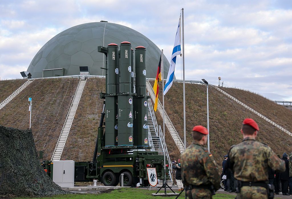 Novo sistema de defesa aérea Arrow 3 entra em operação.