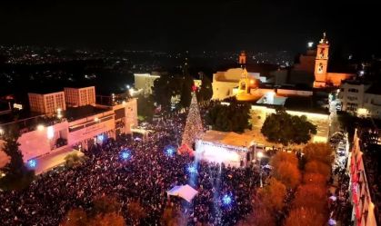 Belém volta a acender árvore de Natal após cessar-fogo em Gaza