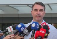 Bolsonaro confirma pré-candidatura de Flávio em carta antes de cirurgia