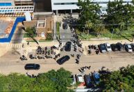 Veja momento em que carro com Bolsonaro chega ao hospital no DF