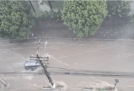 Petrópolis aciona sirenes e cancela aulas após fortes chuvas; veja imagens