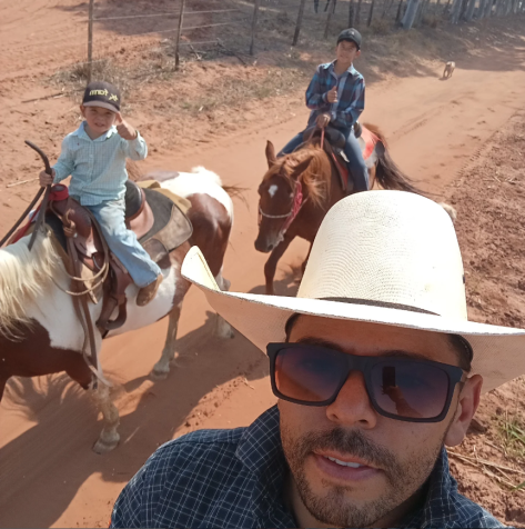 Luís Carlos de Souza Pinheiro e seus filhos • Arquivo pessoal