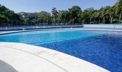 Criança de 4 anos morre após se afogar em piscina de centro esportivo em SP