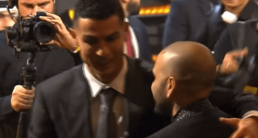 Cristiano Ronaldo Cumprimenta Daniel Alves