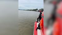 Bombeiros buscam homem que caiu de jet-ski no rio Jacuí, em Porto Alegre